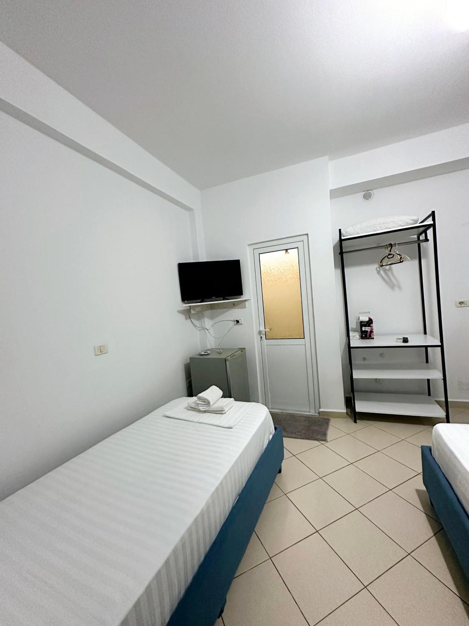 Lengu Holidays Houses Sarandë Værelse billede